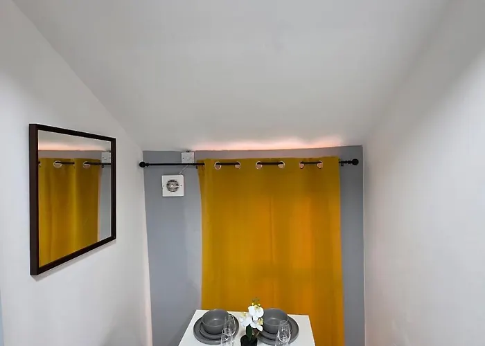 Bright, Modern & Comfortable 2-bedroom *