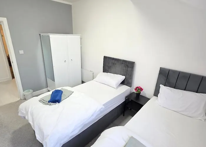 Апартаменты Bright, Modern & Comfortable 2-bedroom Манчестер