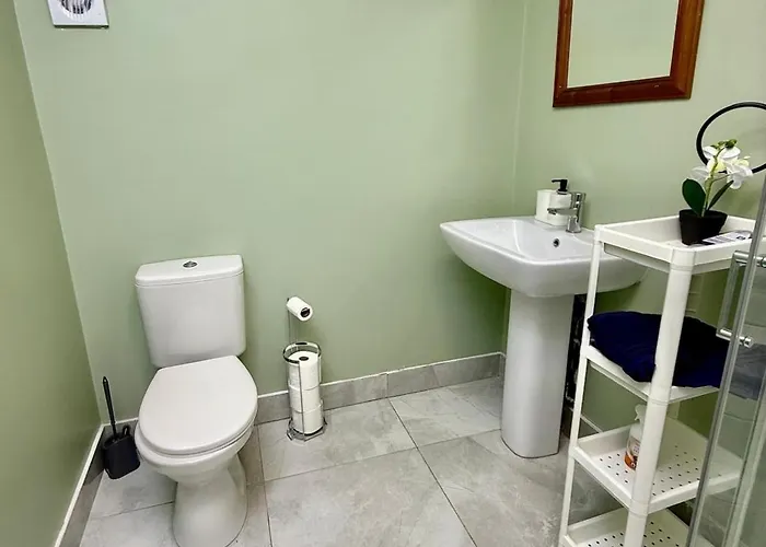 Bright, Modern & Comfortable 2-bedroom Apartmán *