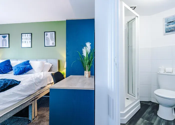 Apartament Salford Urban Haven By Parydise Properties - Modern & Chic 2Br Retreat - Sleeps 6 - Perfect For Business Or Work Stays