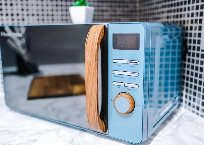 Lägenhet Salford Urban Haven By Parydise Properties - Modern & Chic 2Br Retreat - Sleeps 6 - Perfect For Business Or Work Stays Manchester