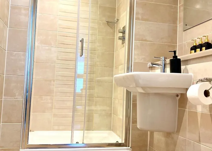 Luxe 2 Bed - Water View And Parking Apartmán Manchester