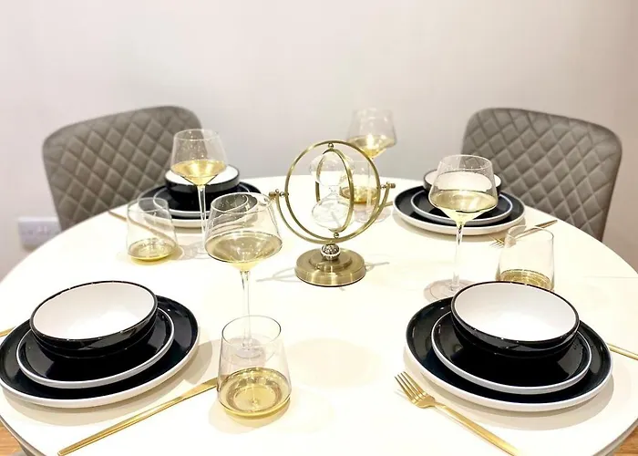 Luxe 2 Bed - Water View And Parking Apartmán *