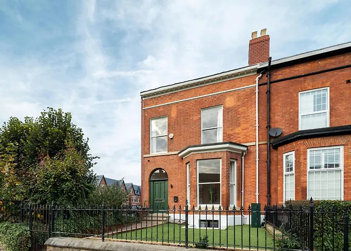 6-bedroom, 6-bathroom Contractor Holiday home