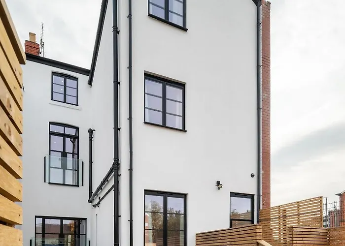 6-bedroom, 6-bathroom Contractor Manchester