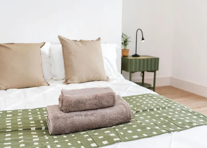 Holiday home 6-bedroom, 6-bathroom Contractor