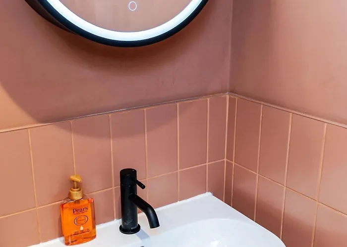 6-bedroom, 6-bathroom Contractor *