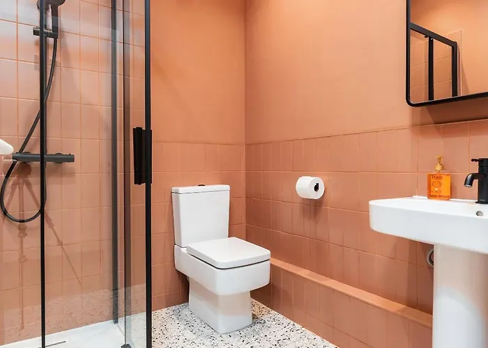 Holiday home 6-bedroom, 6-bathroom Contractor *