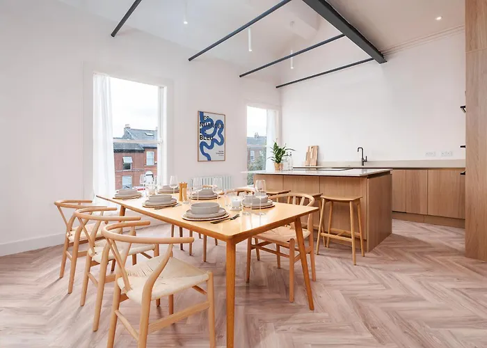 Holiday home 6-bedroom, 6-bathroom Contractor Manchester