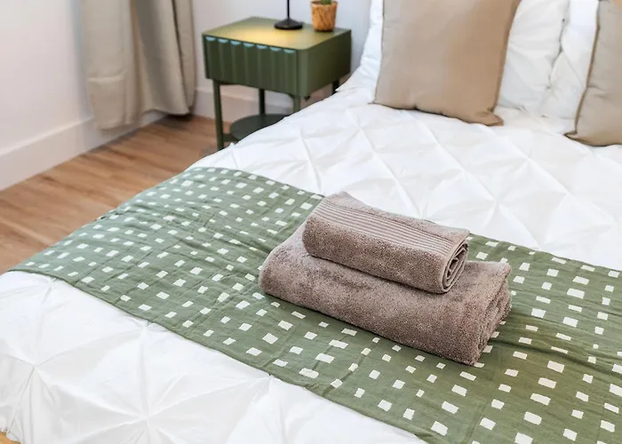 6-bedroom, 6-bathroom Contractor *