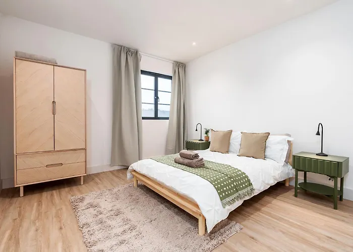 6-bedroom, 6-bathroom Contractor * Manchester