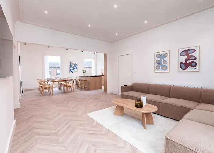 펜션 6-bedroom, 6-bathroom Contractor 맨체스터