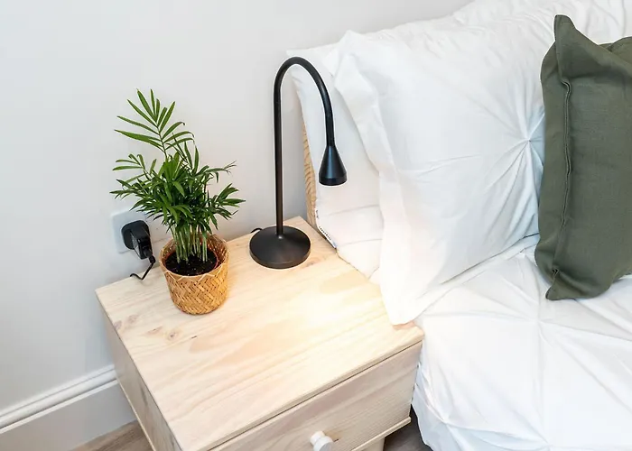 6-bedroom, 6-bathroom Contractor * Manchester