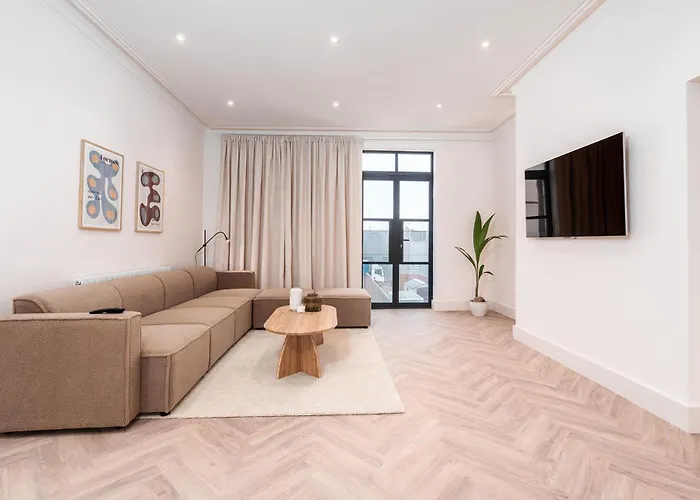 6-bedroom, 6-bathroom Contractor