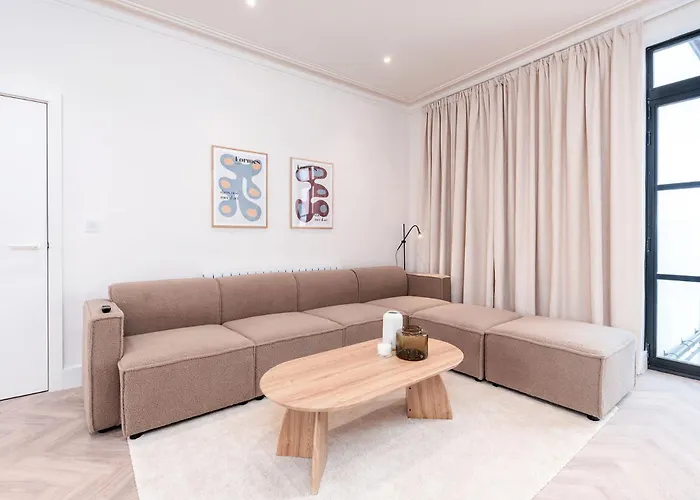 6-bedroom, 6-bathroom Contractor 펜션 *