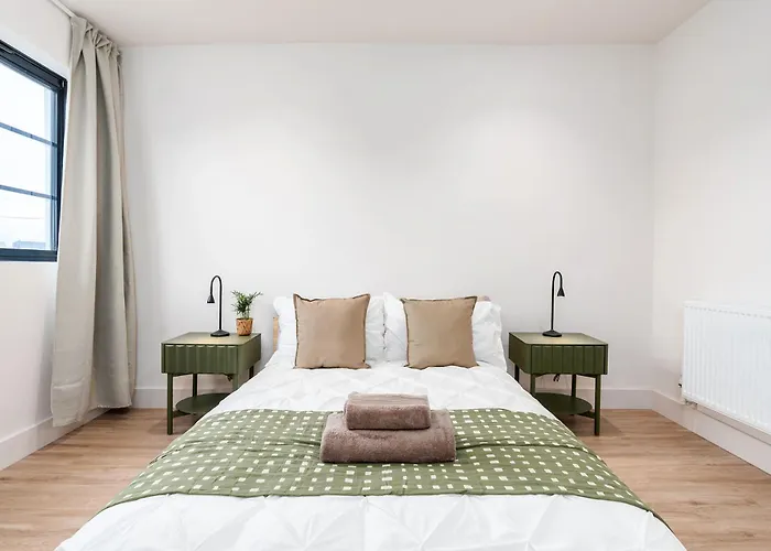 6-bedroom, 6-bathroom Contractor *