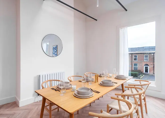 6-bedroom, 6-bathroom Contractor 맨체스터