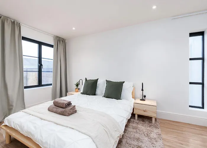 6-bedroom, 6-bathroom Contractor * 맨체스터