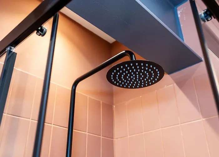 6-bedroom, 6-bathroom Contractor Holiday home