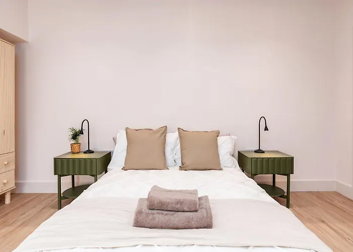 6-bedroom, 6-bathroom Contractor * 맨체스터