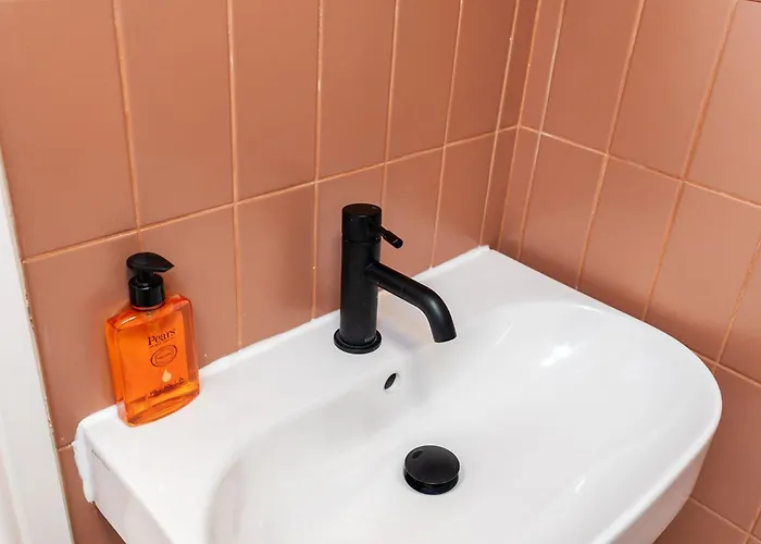 6-bedroom, 6-bathroom Contractor Holiday home