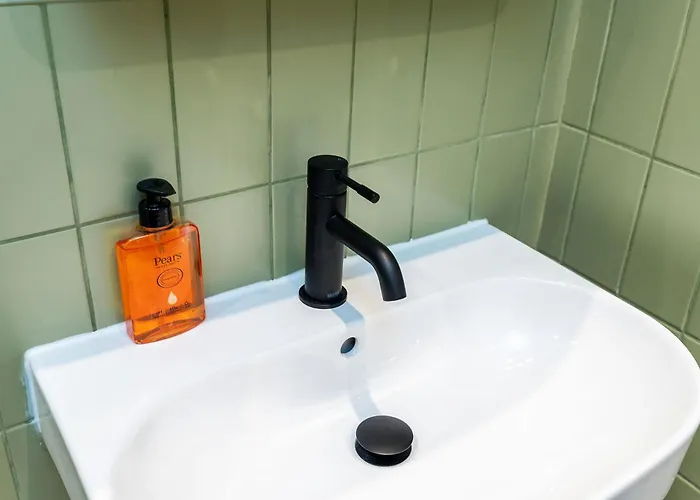 6-bedroom, 6-bathroom Contractor *