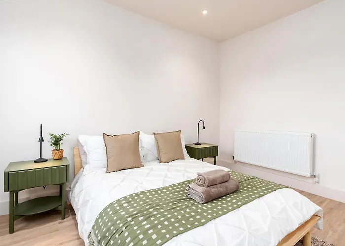 6-bedroom, 6-bathroom Contractor