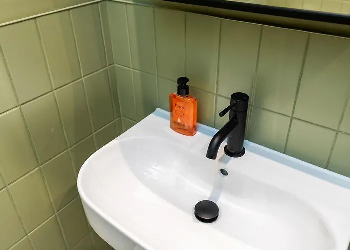 6-bedroom, 6-bathroom Contractor Holiday home *