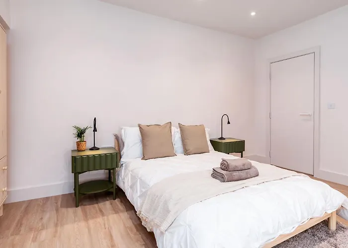 Holiday home 6-bedroom, 6-bathroom Contractor *