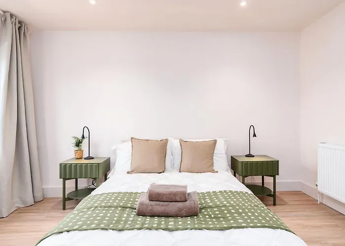 펜션 6-bedroom, 6-bathroom Contractor 맨체스터