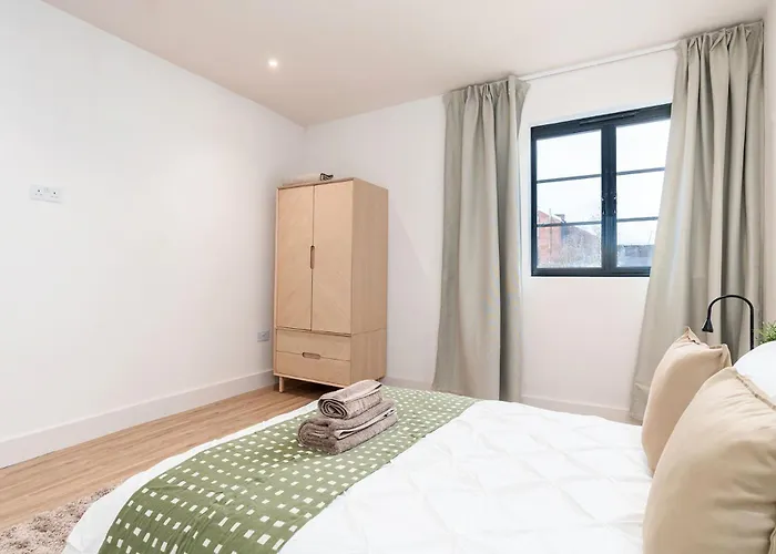 6-bedroom, 6-bathroom Contractor 맨체스터