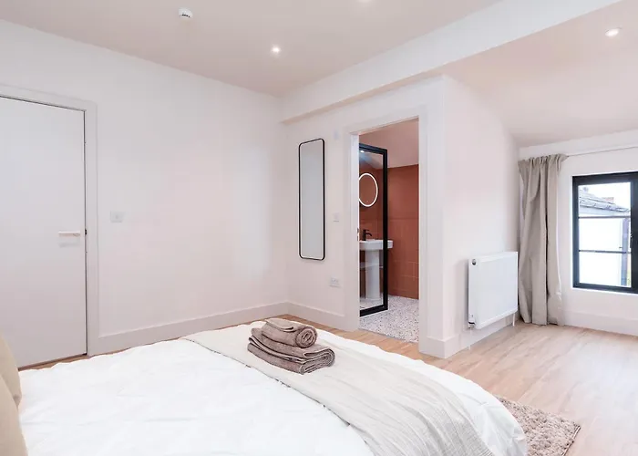 펜션 6-bedroom, 6-bathroom Contractor 맨체스터