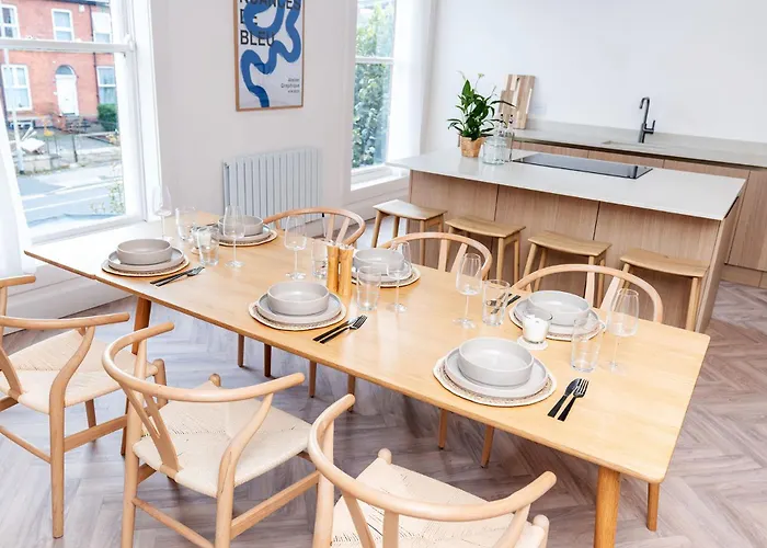 6-bedroom, 6-bathroom Contractor Holiday home *