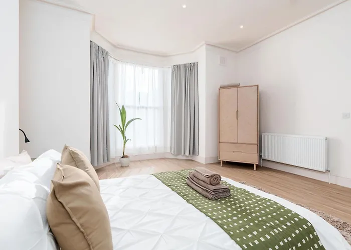 6-bedroom, 6-bathroom Contractor 펜션 맨체스터