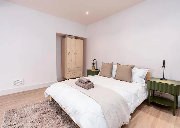 6-bedroom, 6-bathroom Contractor