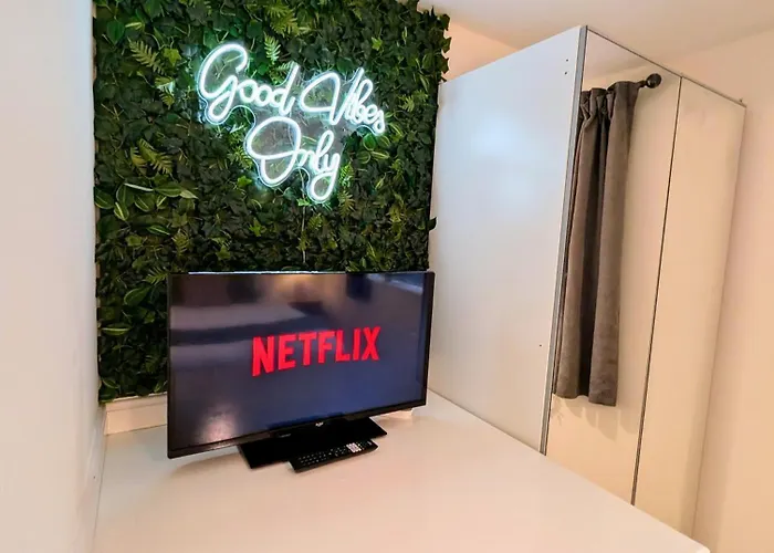 Reach - King Bed, Parking, 2 Tvs, O2 Apollo, Hospital & Oxford Road