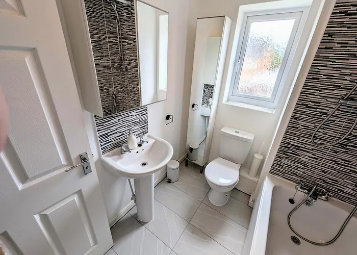 Reach - King Bed, Parking, 2 Tvs, O2 Apollo, Hospital & Oxford Road 펜션 *