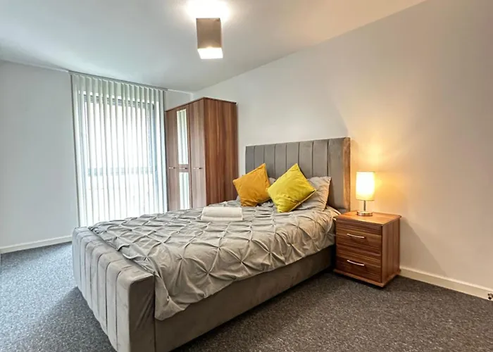 2 Bed Ensuite With Balcony And Free Onsite Secure Parking Apartament Manchester