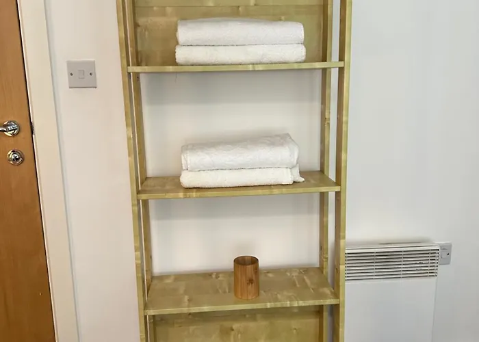 아파트 2 Bed Ensuite With Balcony And Free Onsite Secure Parking 맨체스터