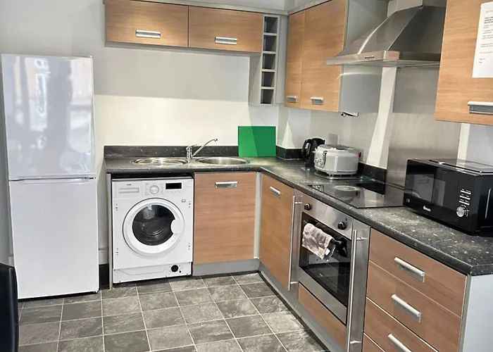 2 Bed Ensuite With Balcony And Free Onsite Secure Parking 맨체스터