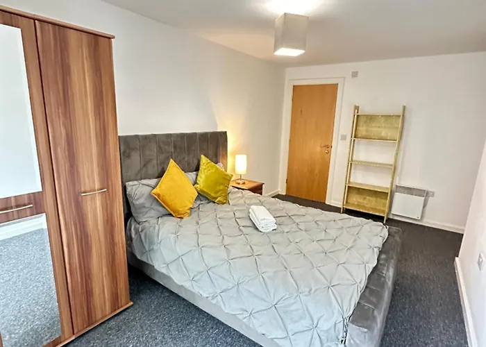 Apartament 2 Bed Ensuite With Balcony And Free Onsite Secure Parking *