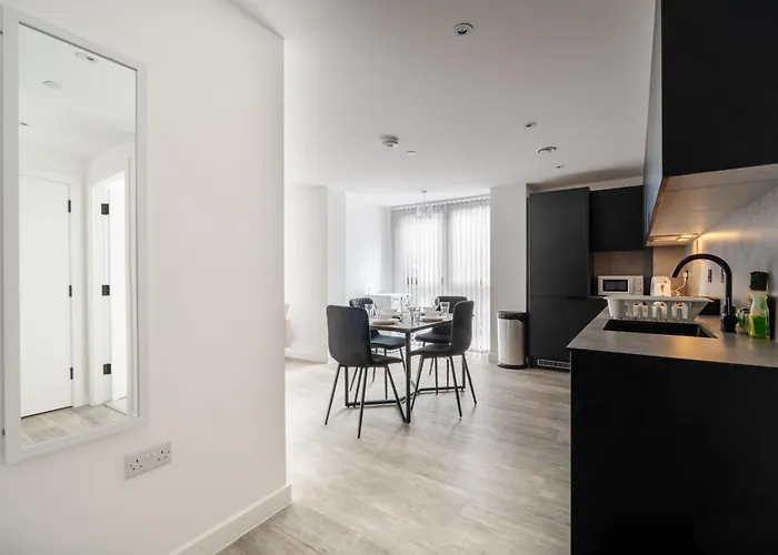 Pristine Old Trafford & Centre 2bd 2bt - Balcony Apartmán