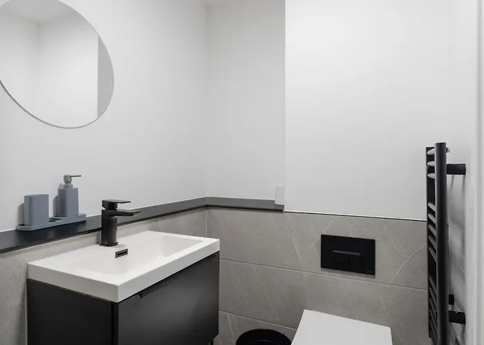 Pristine Old Trafford & Centre 2bd 2bt - Balcony * 맨체스터