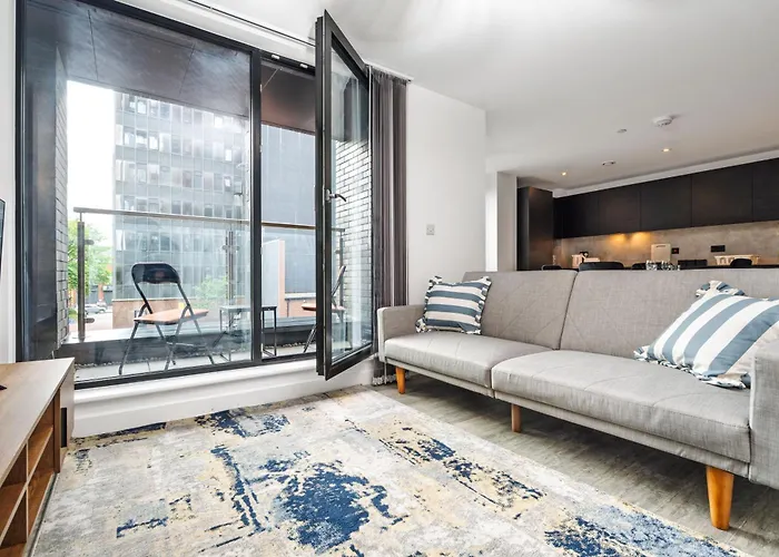 Pristine Old Trafford & Centre 2bd 2bt - Balcony * Manchester