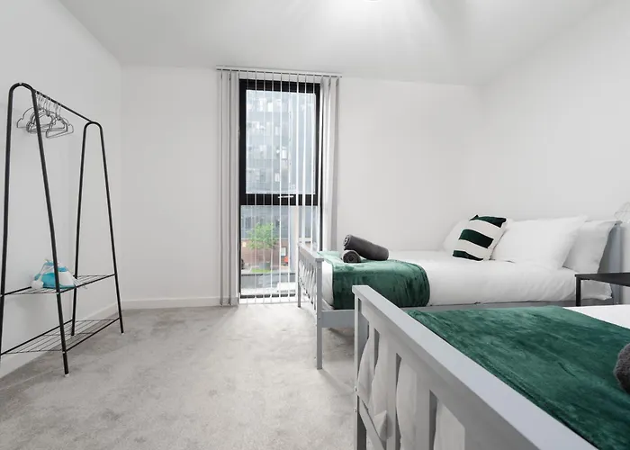 Pristine Old Trafford & Centre 2bd 2bt - Balcony * 맨체스터