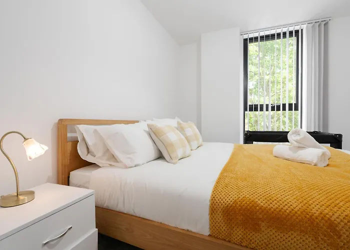 Pristine Old Trafford & Centre 2bd 2bt - Balcony アパート *