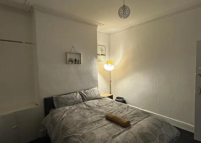 Lejlighed Crumpsall, *