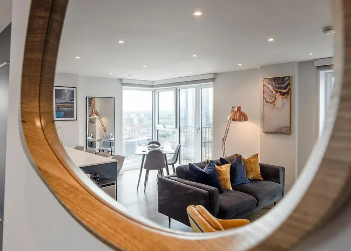 Stylish 2 Bdr By Torr Group Short Lets & Serviced With Free Wifi *