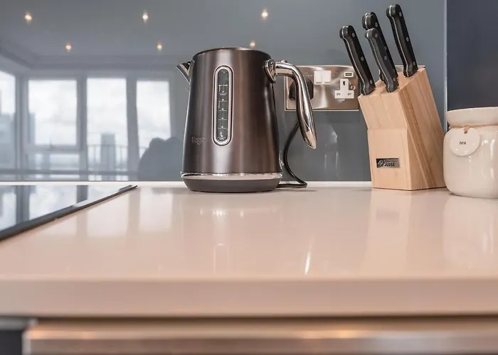 Stylish 2 Bdr By Torr Group Short Lets & Serviced With Free Wifi *