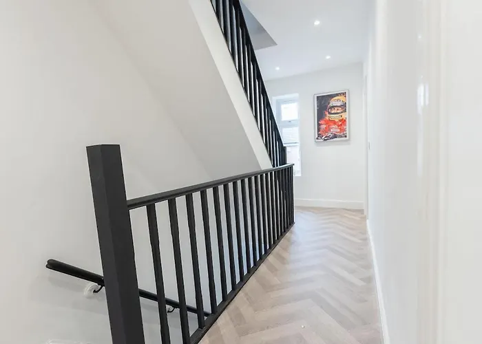 Luxury By Centre Etihad And Coop Live *